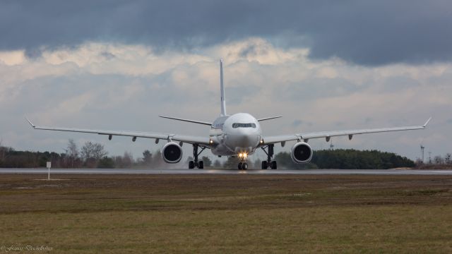 Airbus A330-200 (OO-CMA)
