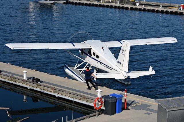 De Havilland Canada DHC-2 Mk1 Beaver (C-GDTB) - yes, that is how you turn a floatplane