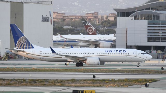 Boeing 737 MAX 9 (N37504) - Taxiing to gate on taxiway Bravo at LAX