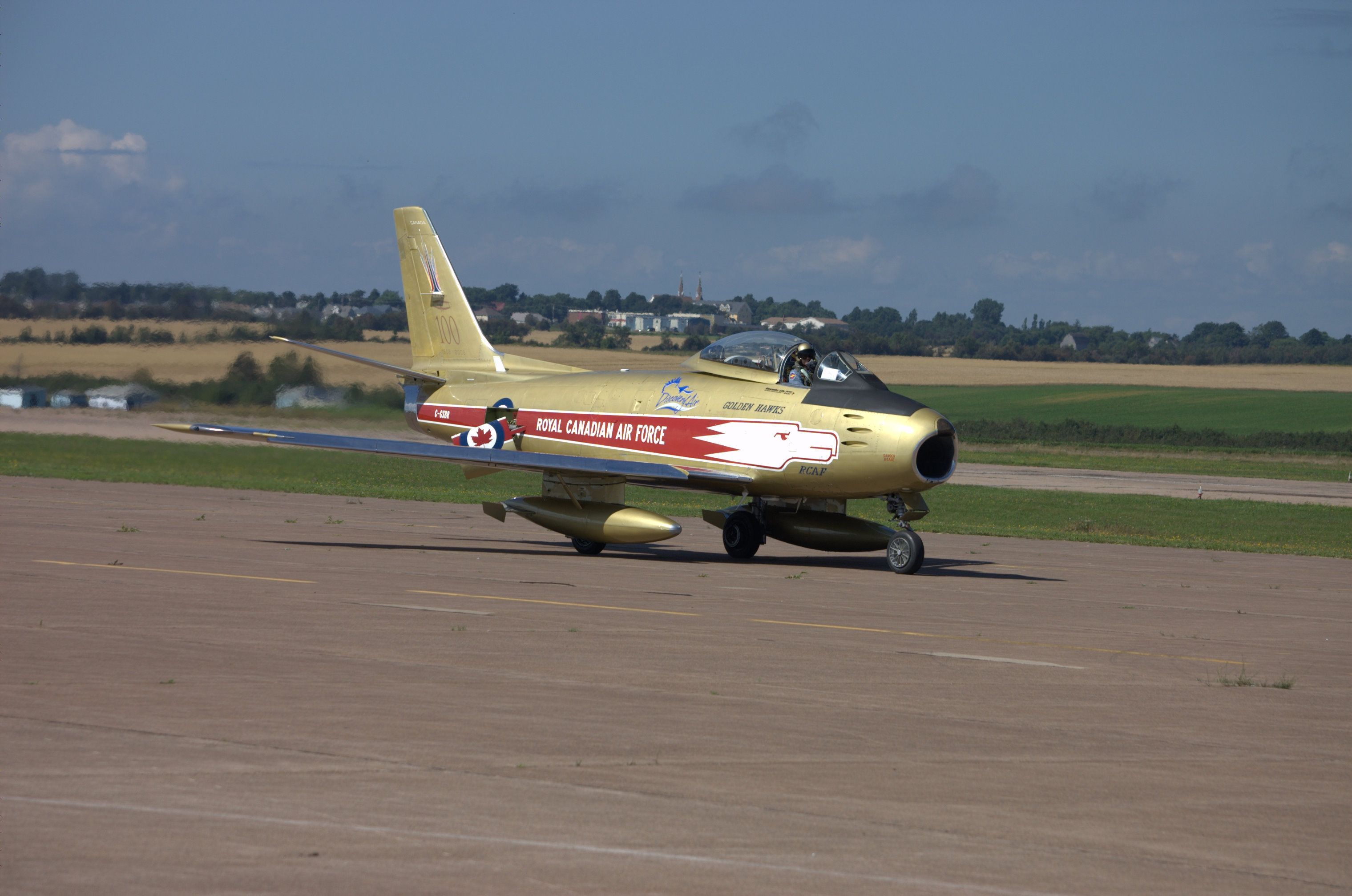 — — - RCAF Canadair Sabre Golden Hawks