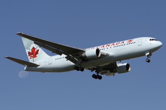 BOEING 767-200 (C-GDSP) - September 1, 2007 - arrived at Toronto