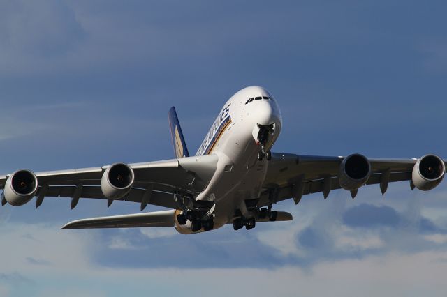 Airbus A380-800 (9V-SKS)