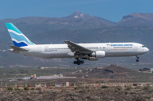 BOEING 767-300 (CS-TST)