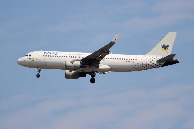 Airbus A320 (XY-ALT)