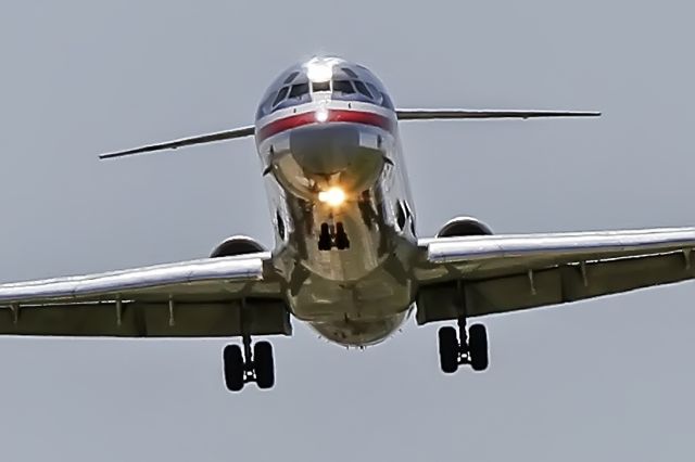 McDonnell Douglas MD-80 —