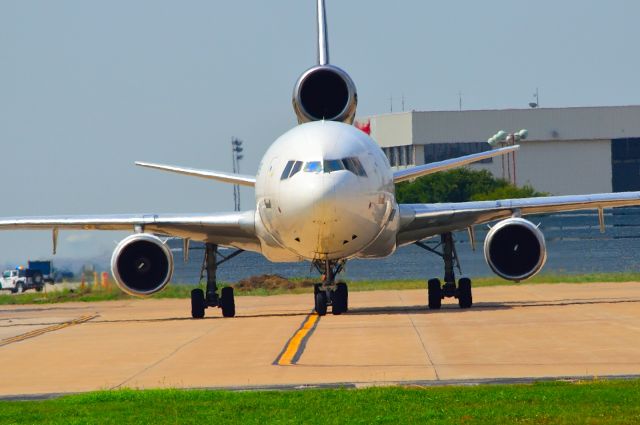 Boeing MD-11 (N286UP) - UPS N286UP MD11 arriving at the KDFW barn 07/31/2013