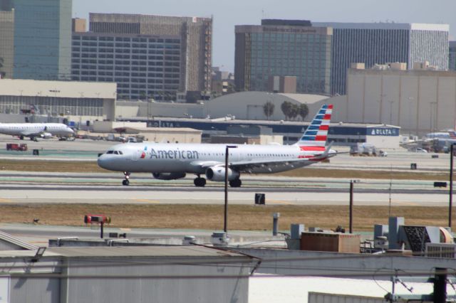 Airbus A321 (N133AN)