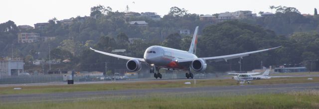 Boeing 787-8 (VH-VKA) - Jetstar Boeing 787 touches the runway for its first visit to Gold Coast Airport. Also the first B787 to visit the port. VH-JUA gets a impressive view.