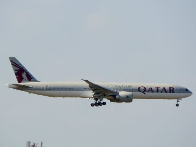 BOEING 777-300ER (A7-BAI)