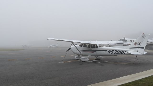 Cessna Skyhawk (N53068) - Too foggy to fly