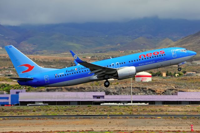 Boeing 737-800 (I-NEOU)