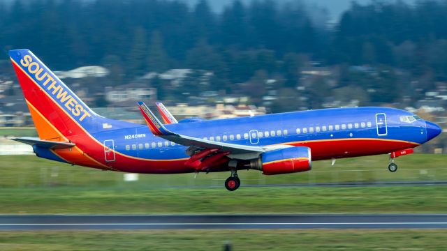 Boeing 737-700 (N240WN) - 240WN with mismatched parts floating just above the runway on final into PDX