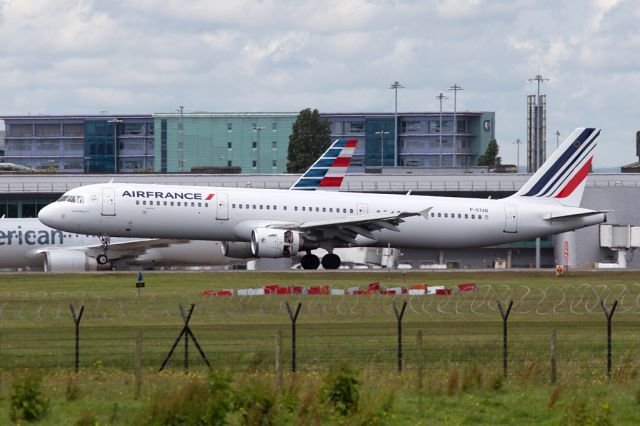 Airbus A321 (F-GTAD) - AFR1068 with reversers deployed just after landing from Paris CDG