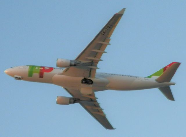 Airbus A330-200 (CS-TOQ)