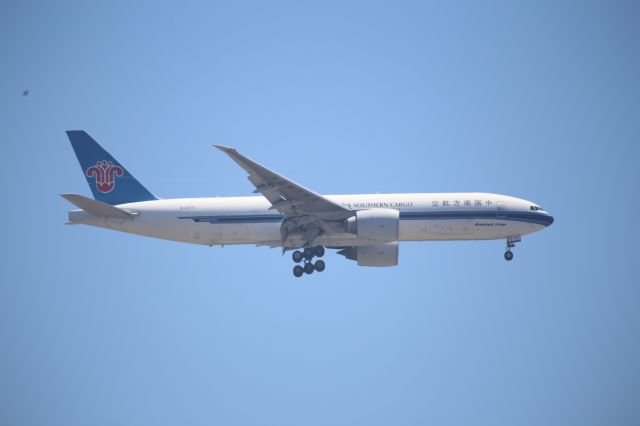 BOEING 777-200LR (B-2073)