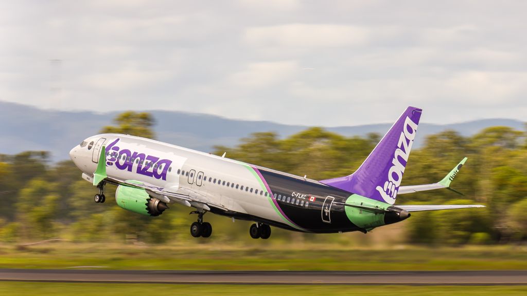 Boeing 737 MAX 8 (C-FLKC)