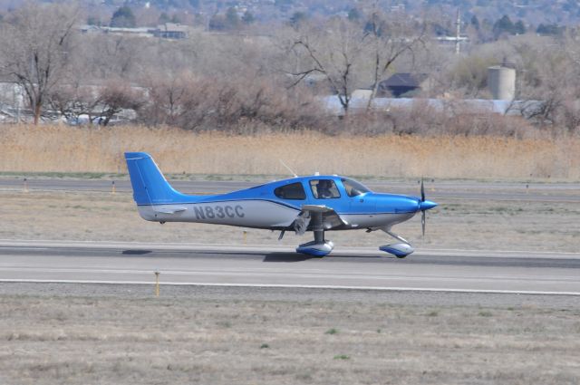 Cirrus SR-22 (N83CC) - Doing practice approaches. Sounds good and fly’s fast in the pattern. 