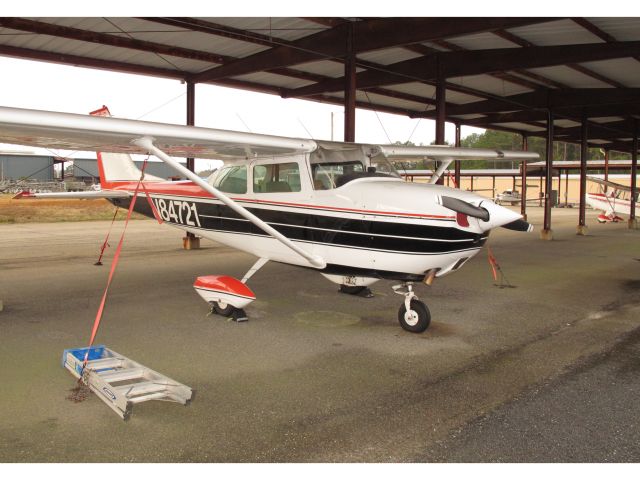 Cessna Skyhawk (N84721) - A timeless Skyhawk. Still in very good shape.