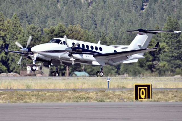 Beechcraft Super King Air 300 (N536MR)