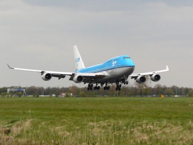 Boeing 747-200 —