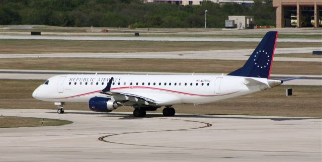 Embraer ERJ-190 (N176HQ) - Taxiing to 12R for departure.