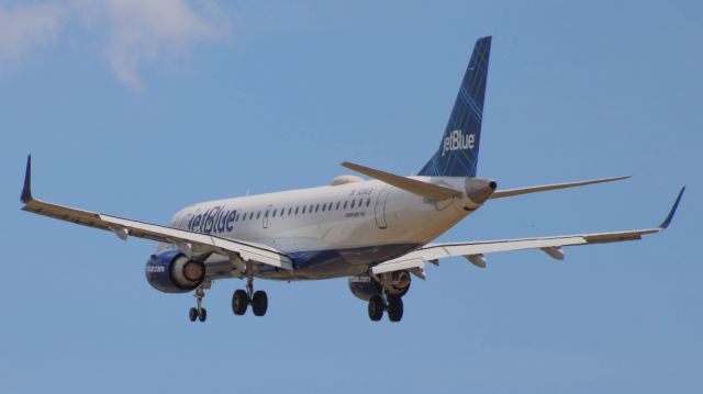 Embraer ERJ-190 (N206JB)