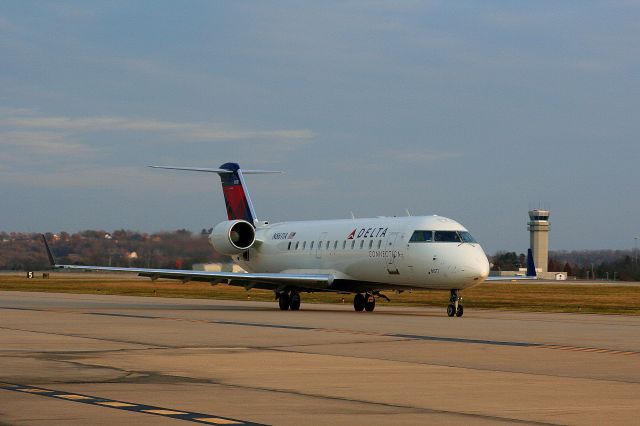 BOMBARDIER Regional Jet CRJ-1000 (N8611A) - Flagship 3838 makes a quick taxi out to runway 7 for departure to Memphis.