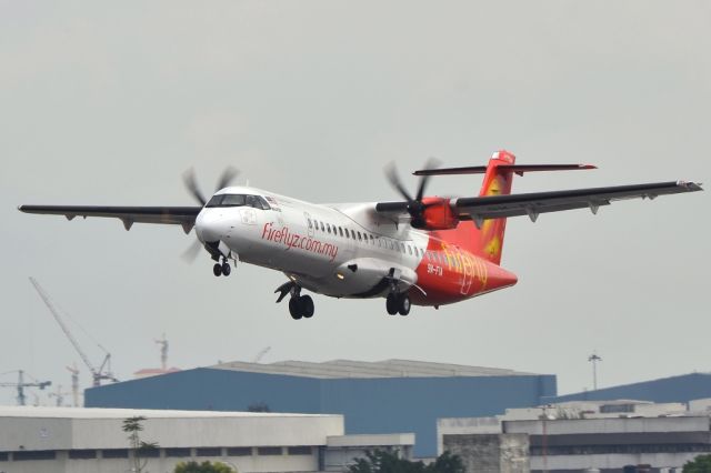 ATR ATR-72 (9M-FIA) - Fireflys first ATR 72-600 taking off from Runway 33 at the Kuala Lumpur Sultan Abdul Aziz Shah Airport (WMSA /SZB)