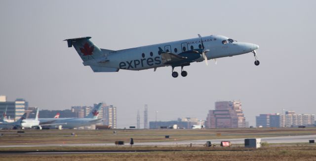 Beechcraft 1900 (C-GWGA)