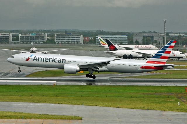 BOEING 777-300 (N727AN)