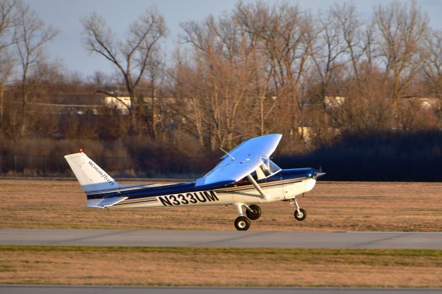 Cessna 152 (N333UM) - University of Michigan Flyers Cessna 152 N333UM in Ann Arbor