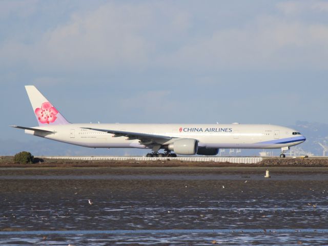 BOEING 777-300ER (B-18003)