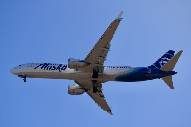 Boeing 737 MAX 9 (N952AK)