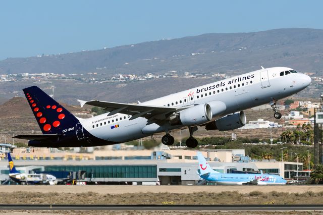 Airbus A320 (OO-SNG)