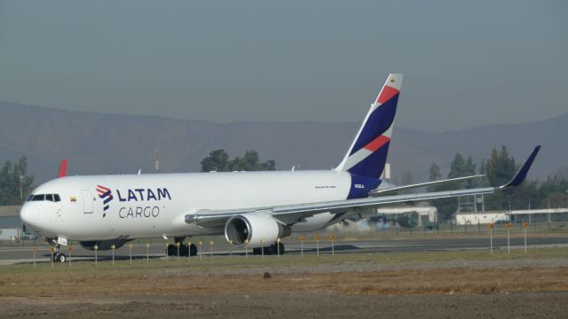 BOEING 767-300 (N532LA) - SPOTTER JULIO VILLARROEL, SCEL ARTURO MERINO BENITEZ, NUEVO PUDAHUEL, SANTIAGO DE CHILE