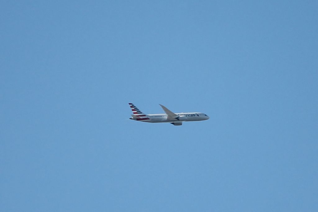 Boeing 787-8 (N879BH) - American Flight 1936 climbs out of Miami International Airport across the Florida Turnpike on a flight to Harry Reid International Airport (12/21/24)