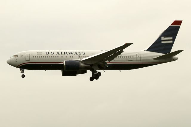 BOEING 767-200 (N255AY)