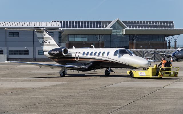 Cessna Citation CJ3 (N30CJ) - N30CJ being moved to the Gama Aviation ramp 7/Apr/2025