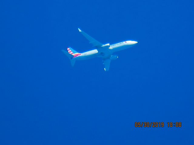 Boeing 737-800 (N988NN)