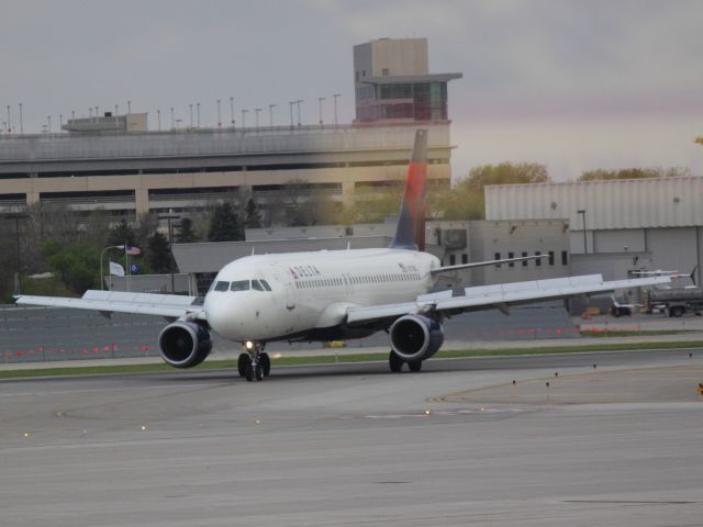 Airbus A320 (N375NC) - Coming off the runway to taxi at MSP on 04/15/2012