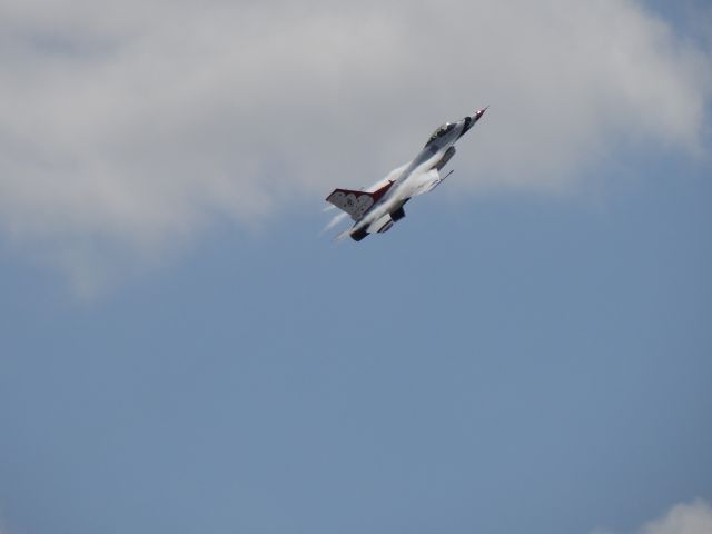 Lockheed F-16 Fighting Falcon —