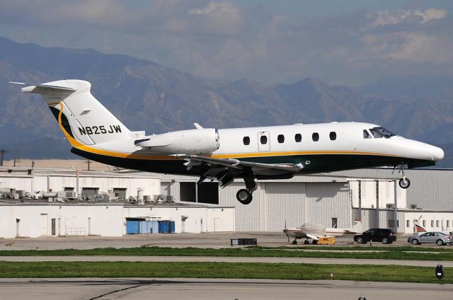 Cessna Citation III (N825JW) - 650-0082 in newer 2007 "Oakland As" paint job.