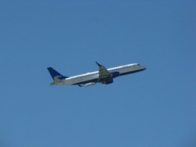 Embraer ERJ-190 (N197JB)