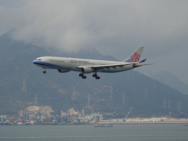 Airbus A330-300 (B-18316)