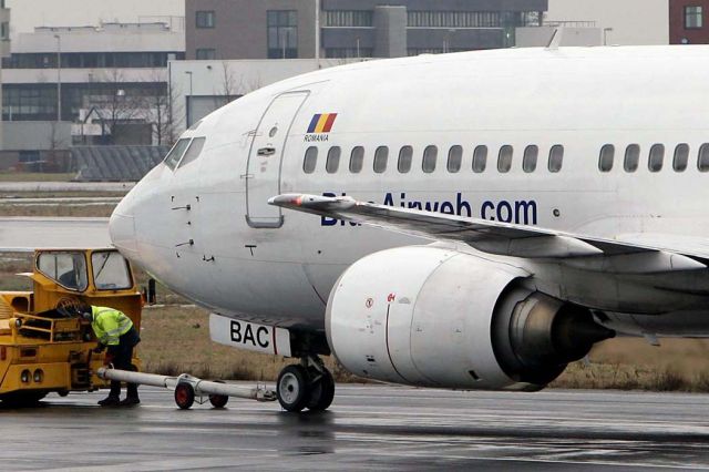 BOEING 737-300 (YR-BAC)