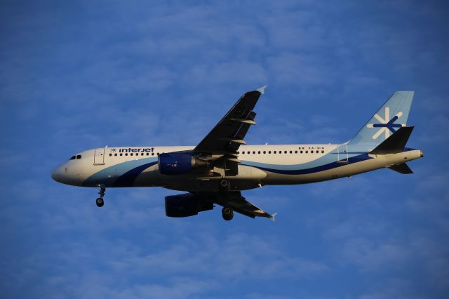 Airbus A320 (XA-BIO)