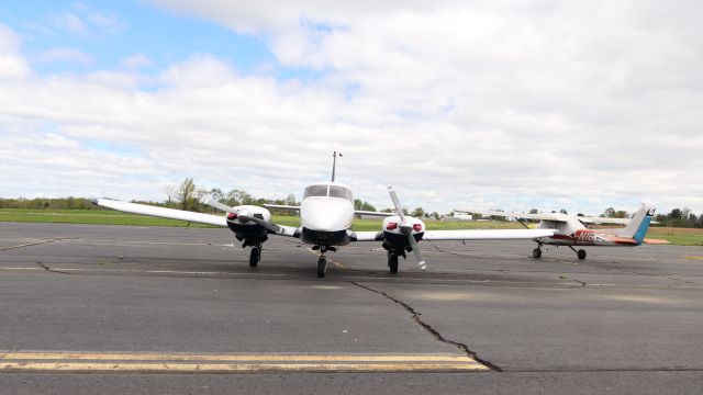 Piper Aztec (N888TG)