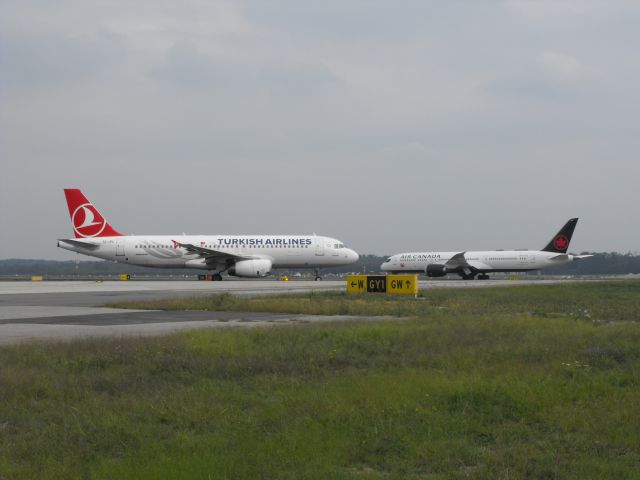 Airbus A321 (TC-JPL)
