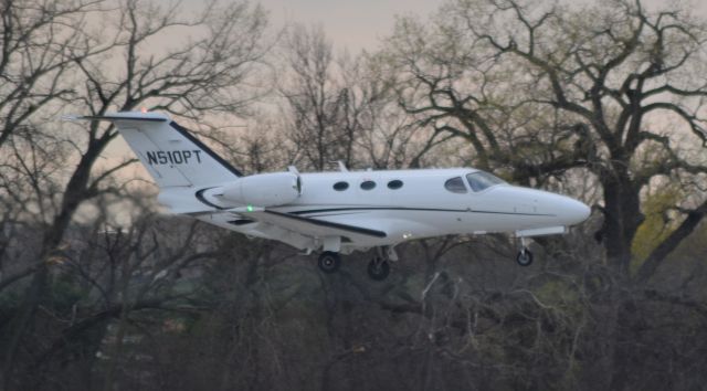 Cessna Citation Mustang (N510PT) - N510PT on final to Runway 3 in KFSD