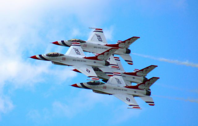 Lockheed F-16 Fighting Falcon —